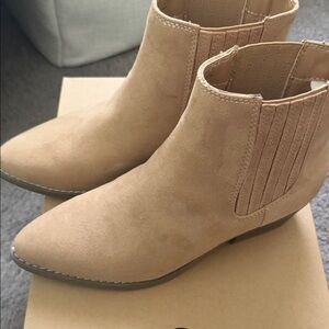 Universal Thread Light Brown Ankle Booties
